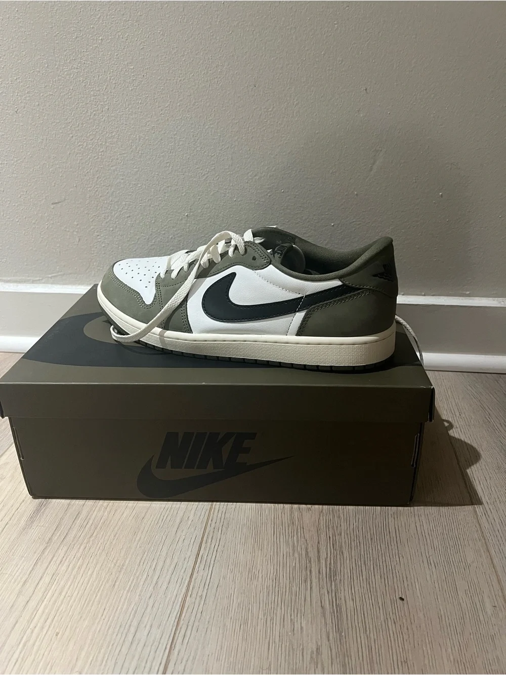 Nike Jordan 1 Low OG - White & Olive